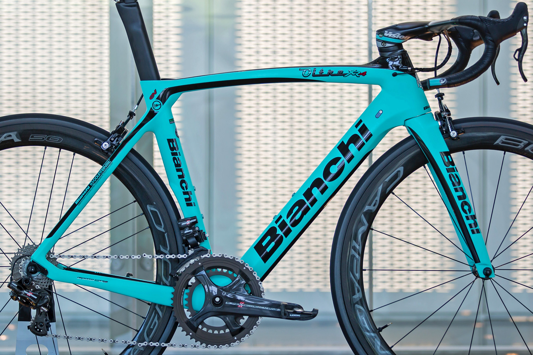 bianchi oltre xr4 road bike