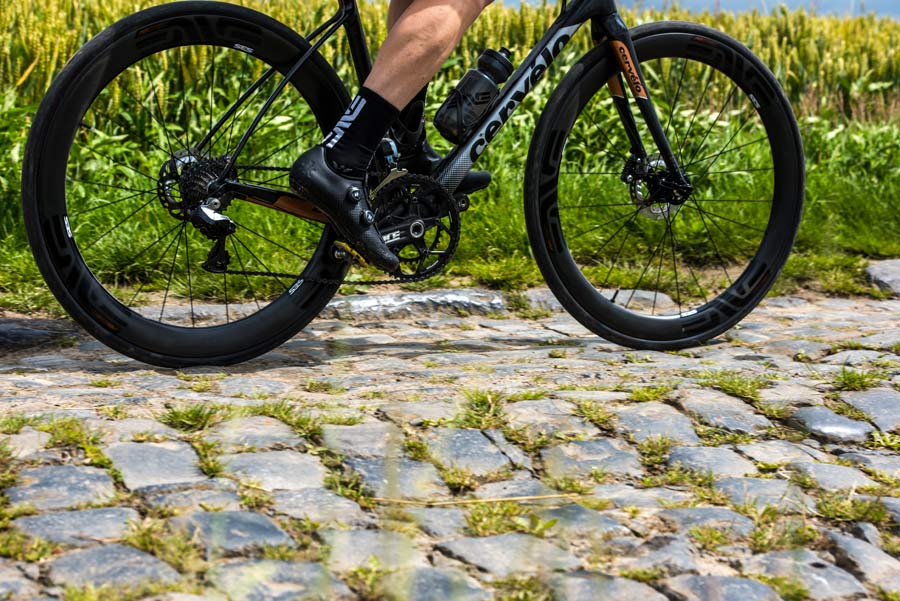 New ENVE SES 4.5 AR Disc makes aero road bike wheels wider to match