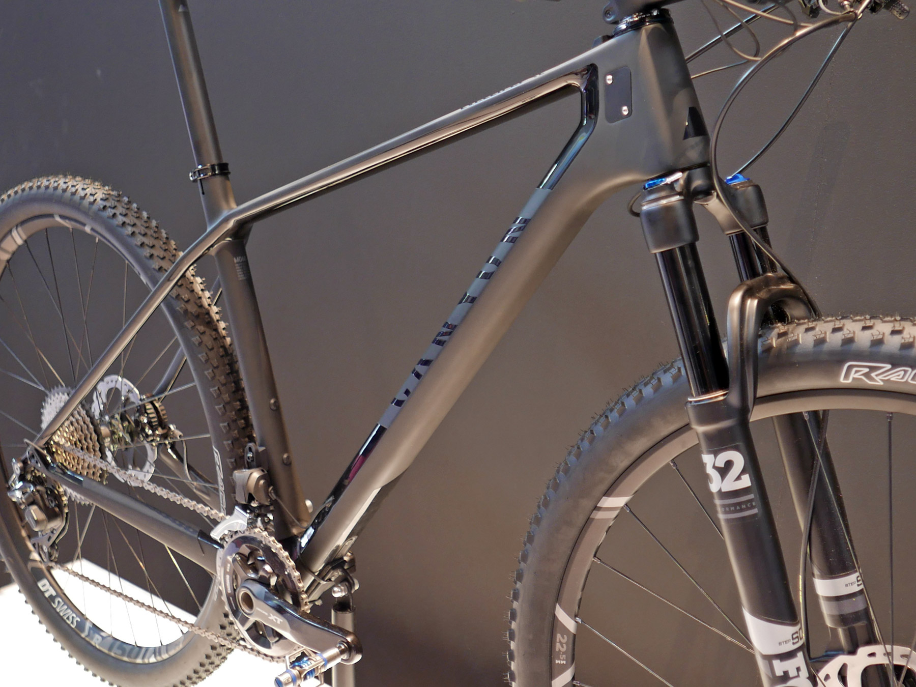 EB16 Canyon trickles down carbon tech for new Speedmax, Endurace