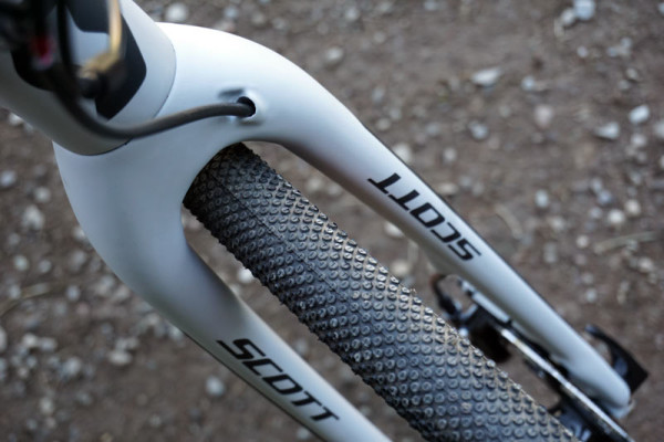 2016 Scott Addict Gravel Dettagli della bici da corsa e pesi effettivi