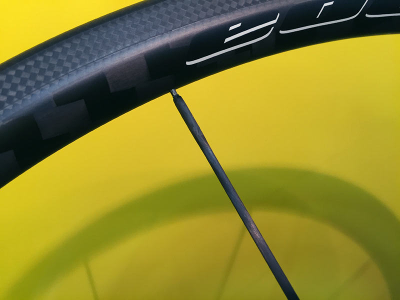 https://www.bikerumor.com/wp-content/uploads/2015/09/sapim-CX-carbon-fiber-spoke04.jpg