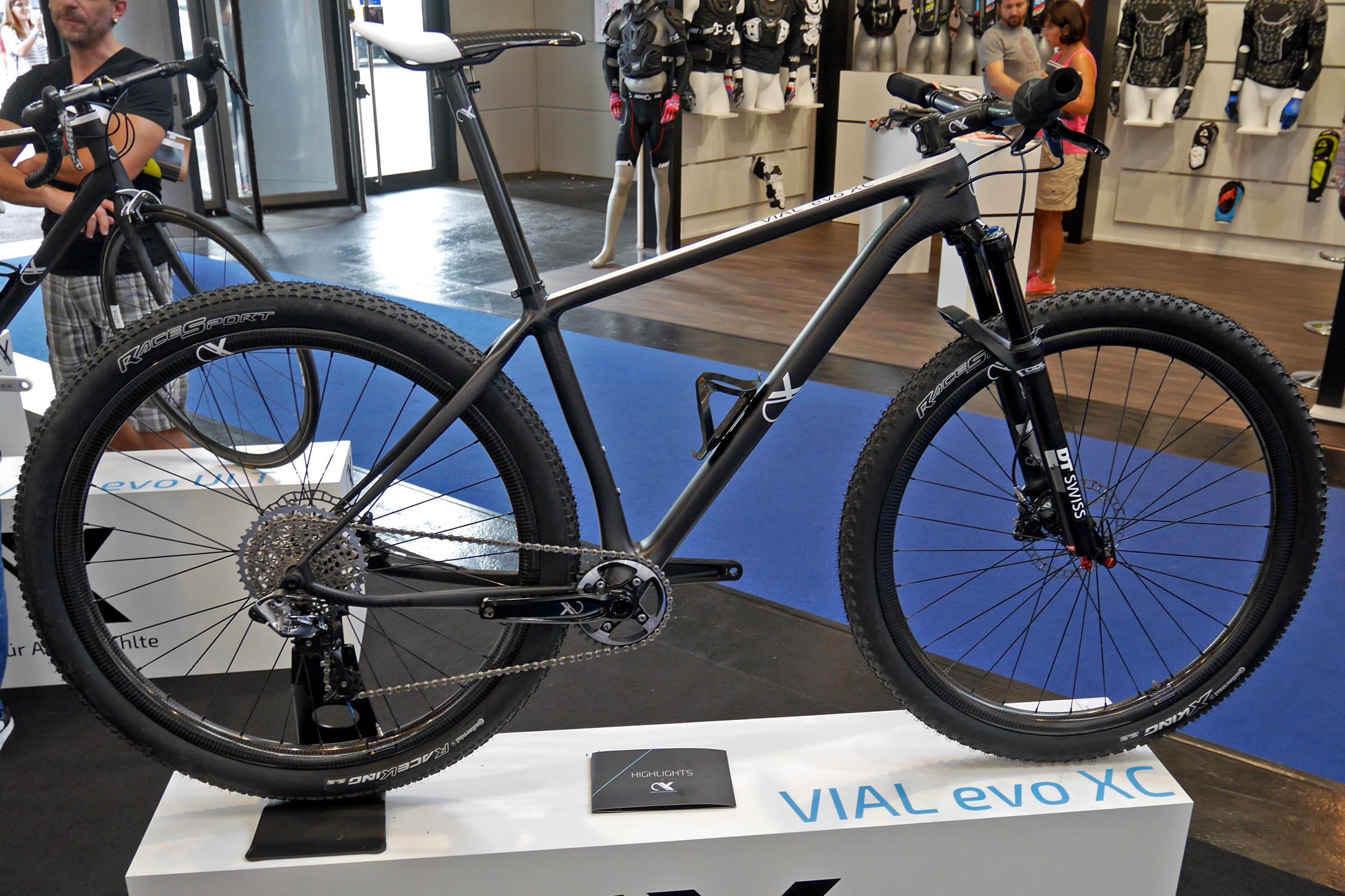 EB15 Light VIAL Evo XC hardtail mountain & Ultra 4 4kg road bikes EB15 Light VIAL Evo XC hardtail mountain & Ultra 4 4kg road bikes
