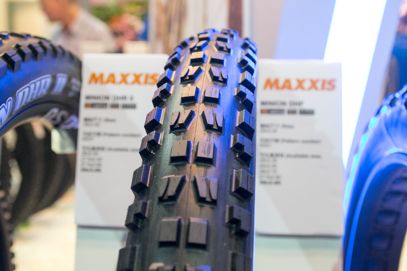 tpe16 maxxis digs in with high roller ii minion plus sizes 27 5 x tires plus size