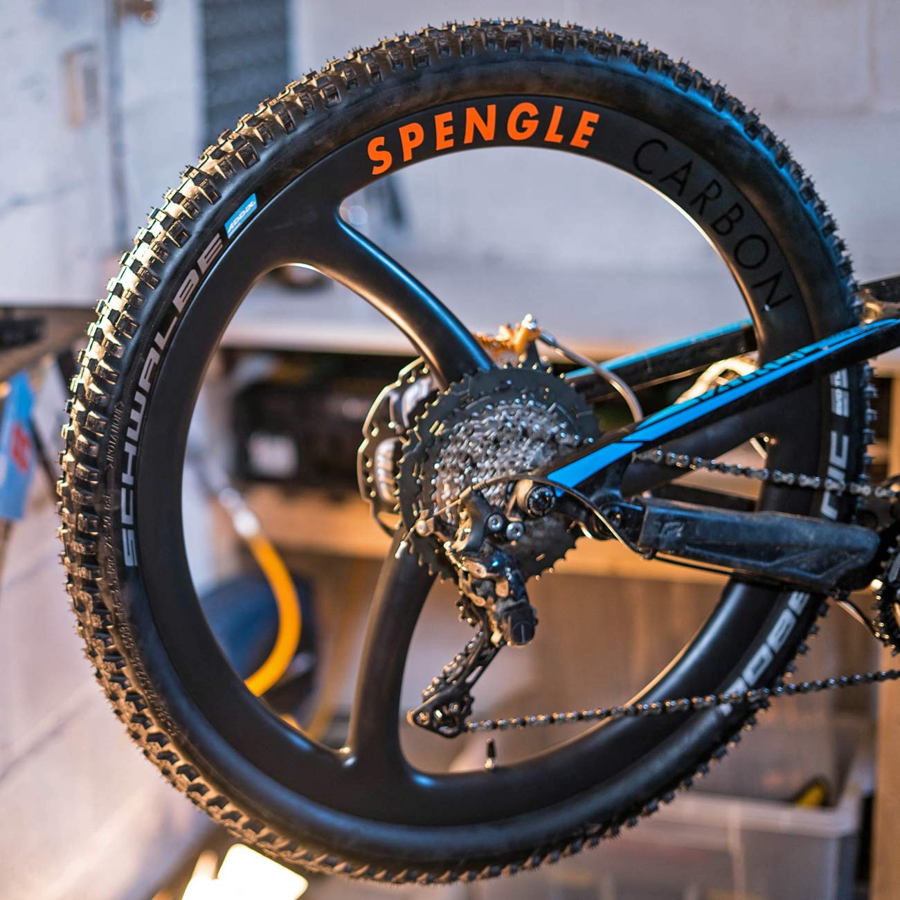 Spengle-Carbon-Monocoque_tri-spoke-full-