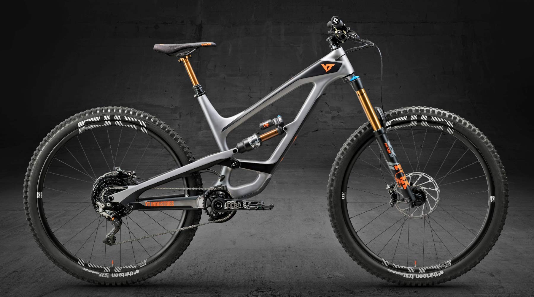 2018 YT Capra_carbon enduro mountain bike_29 or 275_Capra 29 CF Pro Race studio
