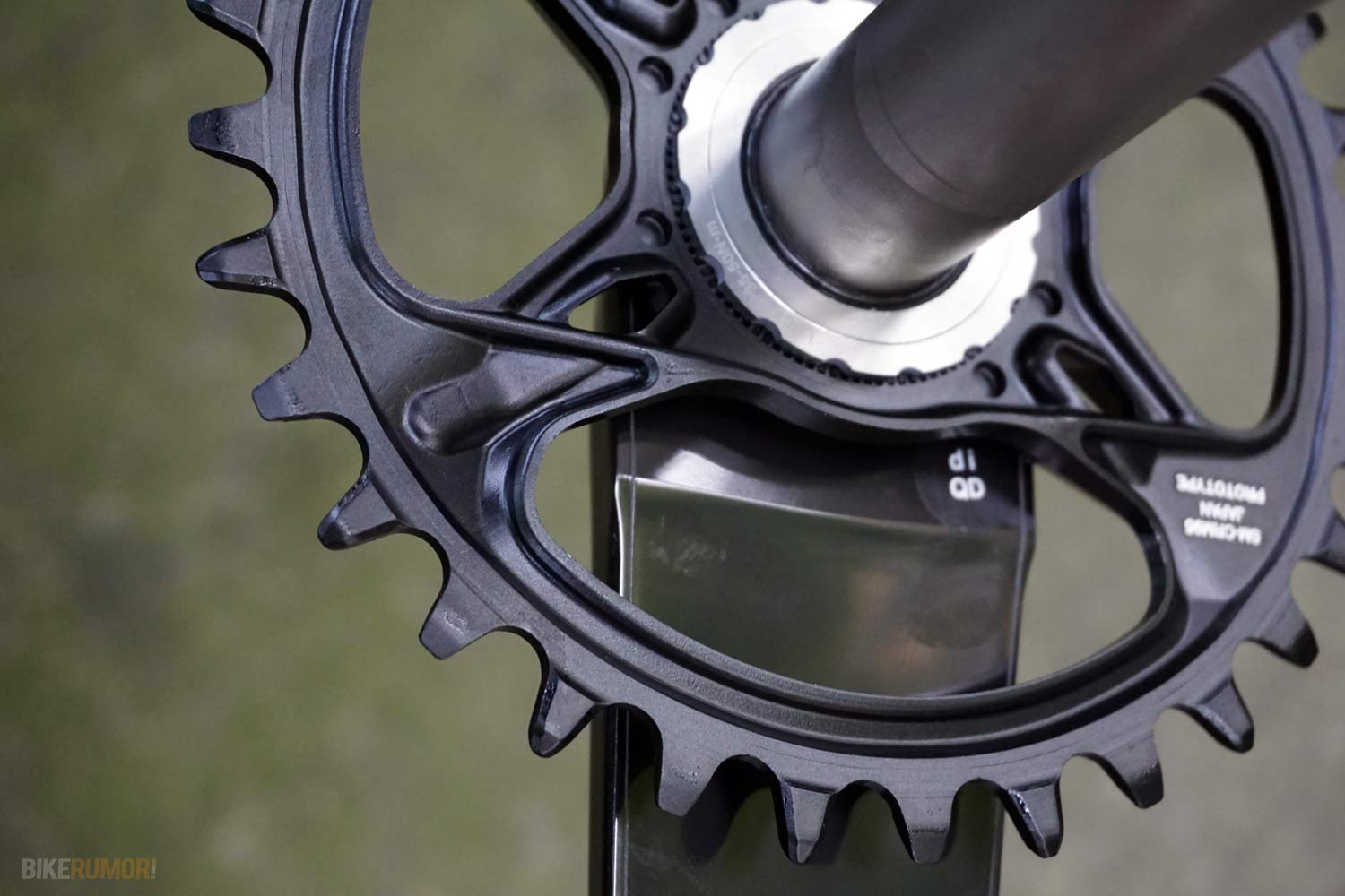 https://www.bikerumor.com/wp-content/uploads/2018/05/2019-Shimano-XTR-M9100-crankset-1x-chainrings10.jpg
